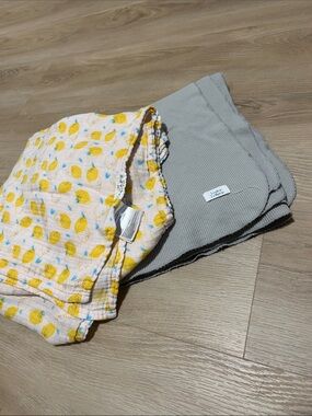 Loulou Lollipop Swaddle & Waffle Blanket Set